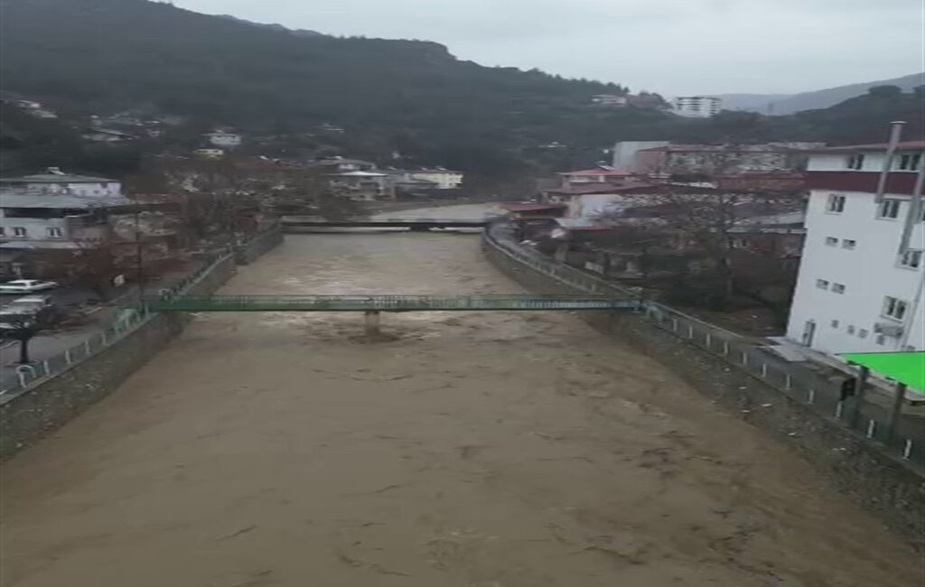 Meteoroloji Genel Müdürlüğü’nün ‘sarı kod’ uyarısı verdiği Adana, Osmaniye, Hatay
