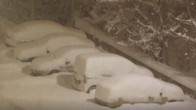 Erzurum’da gece saatlerinden itibaren etkisini artıran yoğun kar yağışı hayatı