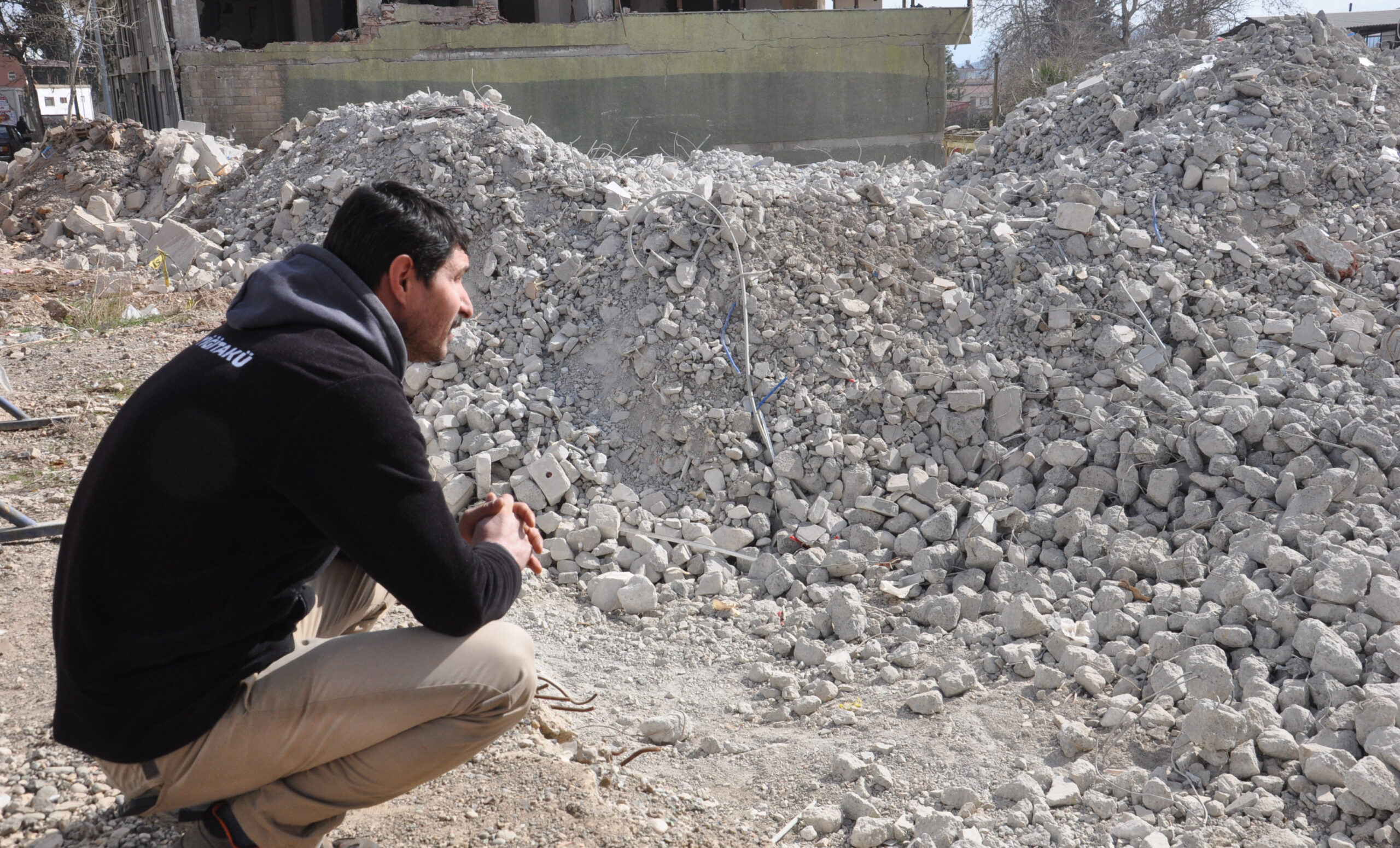 Kahramanmaraş merkezli 6 Şubat depremlerinin yıl dönümünde, İslahiye’de enkaz altından