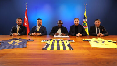 Fenerbahçe, kariyeri başarılarla dolu dünyaca ünlü Fransız orta saha oyuncusu