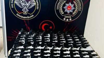 İZMİR‘in Karabağlar ilçesinde polisin bir adrese gerçekleştirdiği operasyonda, güvercin kümesine