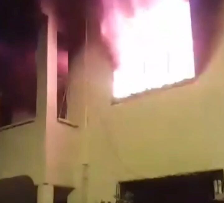 Hatay’ın Samandağ ilçesinde 3 katlı bir binanın ikinci katında çıkan