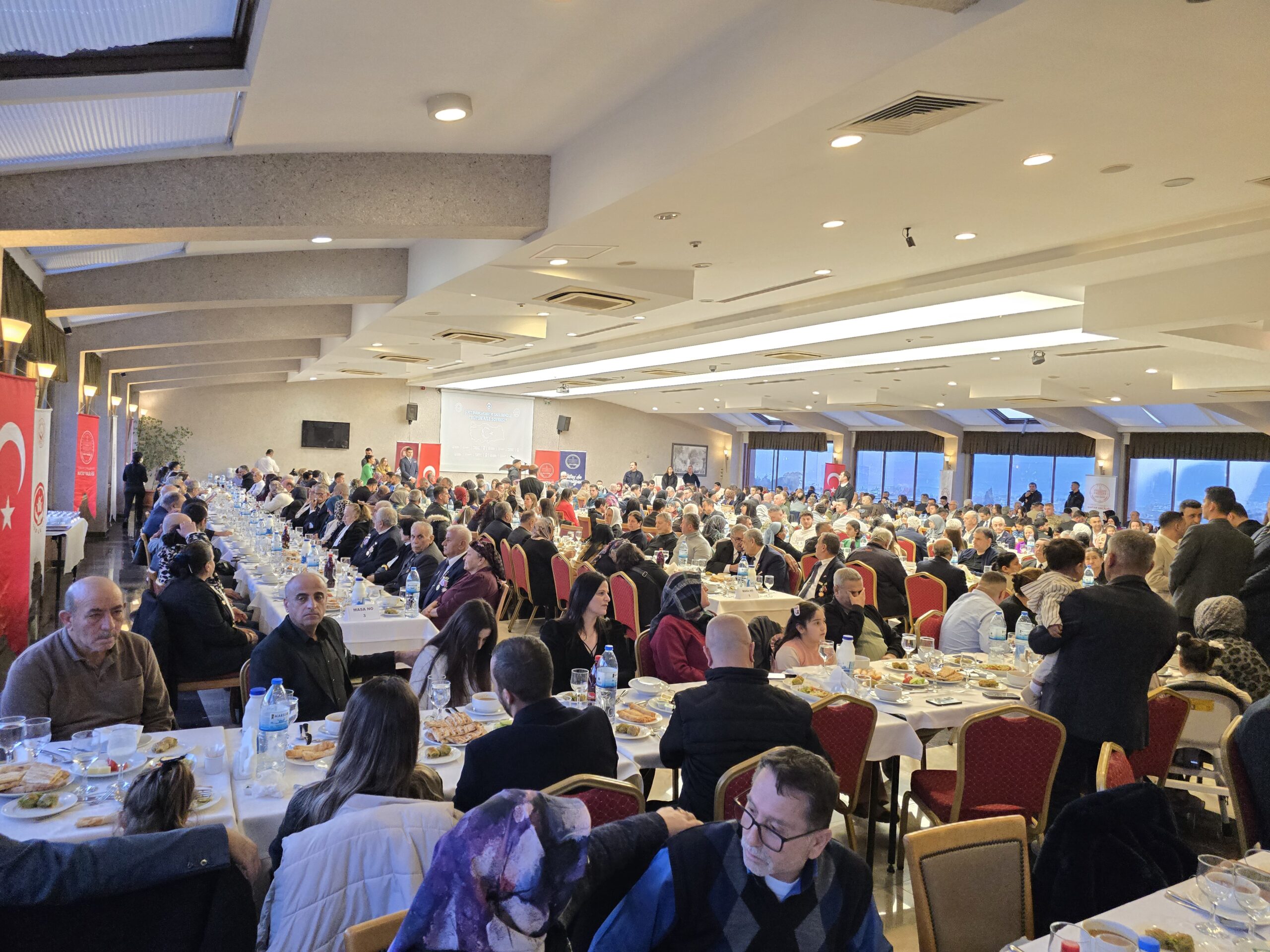 Hatay’da Ramazan ayının ilk iftarı, Vali Mustafa Masatlı’nın ev sahipliğinde,