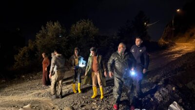 Hatay’ın Dörtyol ilçesinde etkili olan şiddetli sağanak yağış, toprak kaymasına