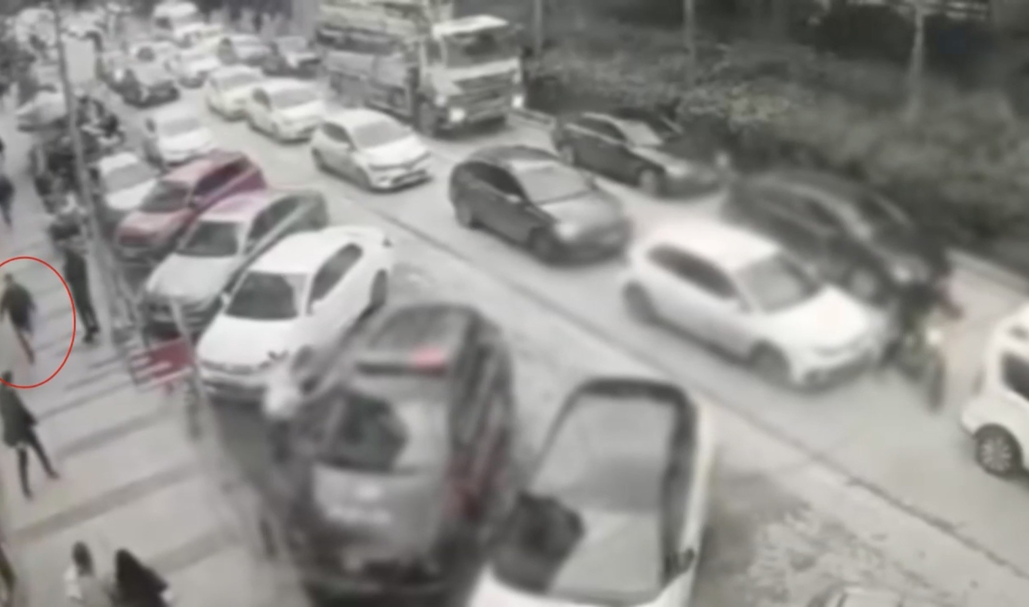 İstanbul Mecidiyeköy’de polisin dikkati, yapay zeka kullanarak yüz hatlarını değiştiren