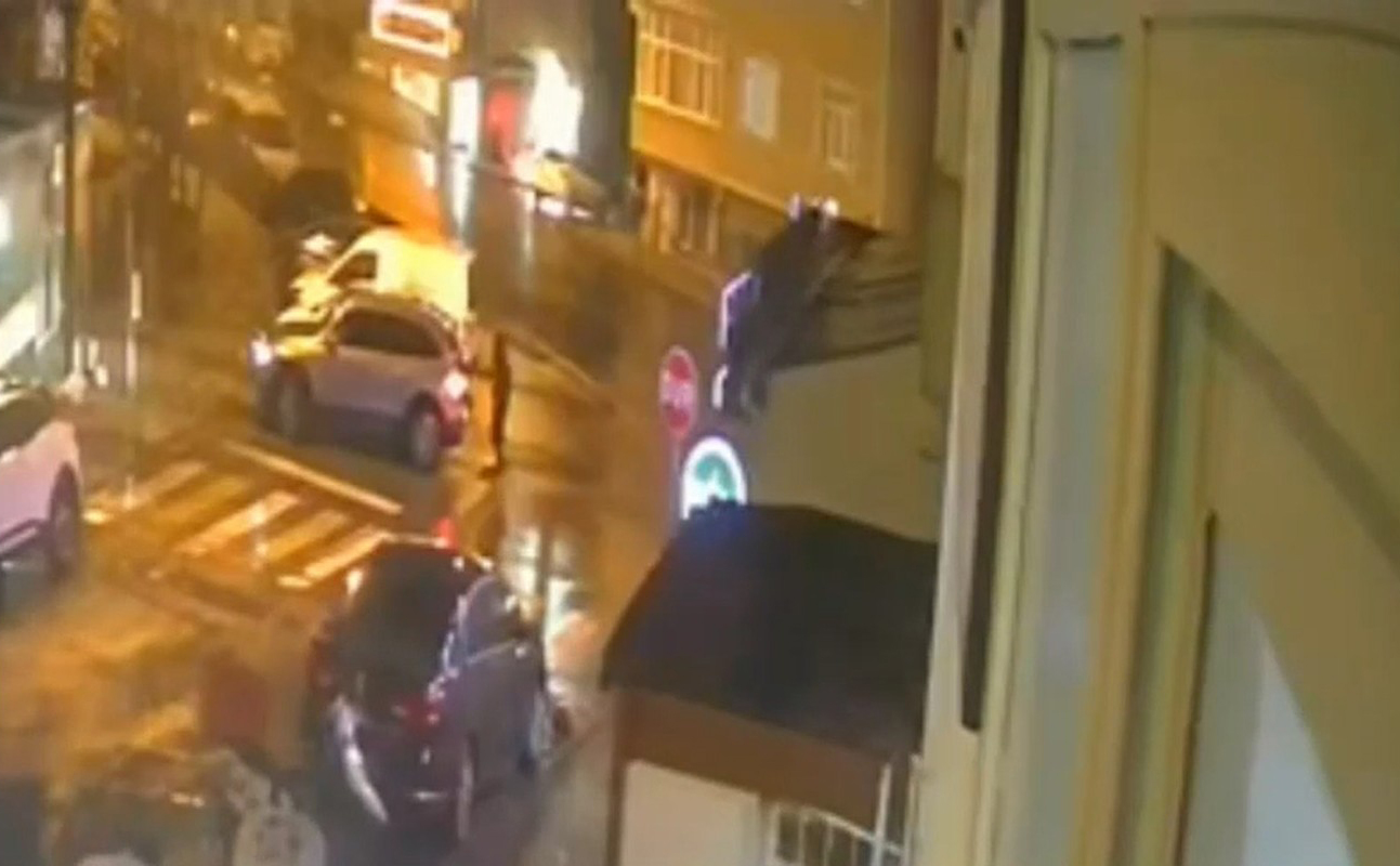 İSTANBUL’un Ataşehir ilçesinde, park halindeki lüks cipi çaldıktan sonra sahte