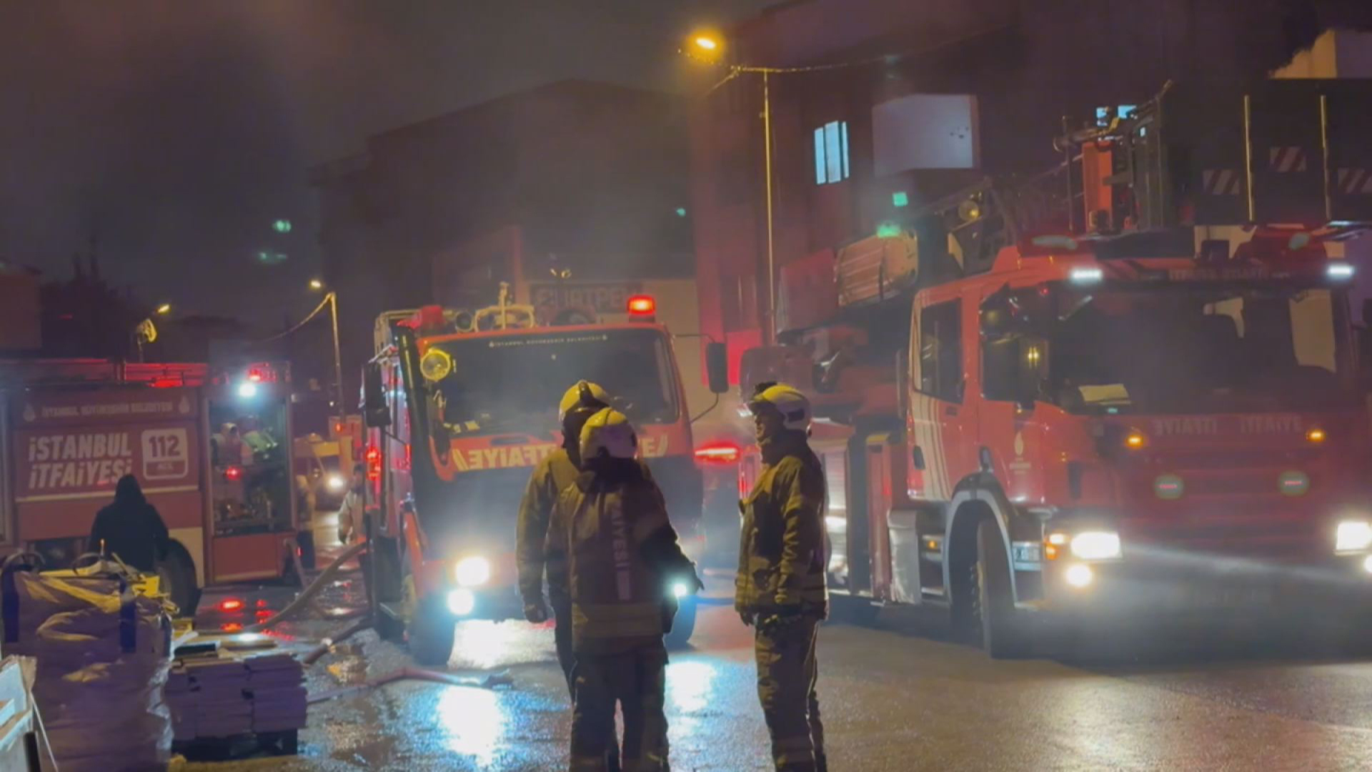 ATAŞEHİR’de bir mermer atölyesinin yanında bulunan işçi konteynerinde çıkan yangın