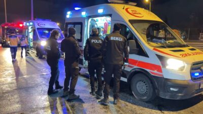 İstanbul Avcılar’da D-100 Karayolu’nda kontrolden çıkan bir otomobilin aydınlatma direğine