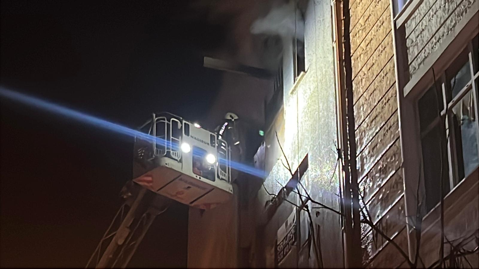 İstanbul Bağcılar’da 4 katlı bir binanın en üst katında bulunan