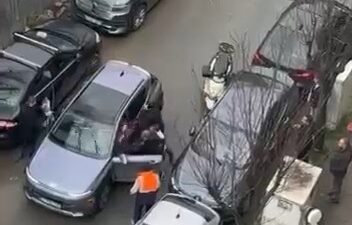 İstanbul’un Beşiktaş ilçesinde araç park etme meselesi yüzünden çıkan tartışma