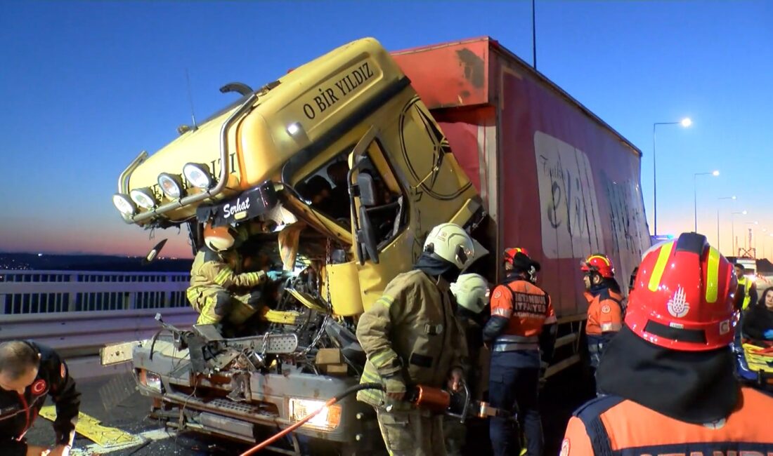 Beykoz’da Kuzey Marmara Otoyolu üzerinde seyir halindeki bir kamyonun önünde