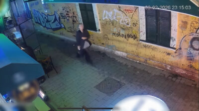 Beyoğlu’nda çantasından yaklaşık 10 bin lirası yola saçılan kadın turist,