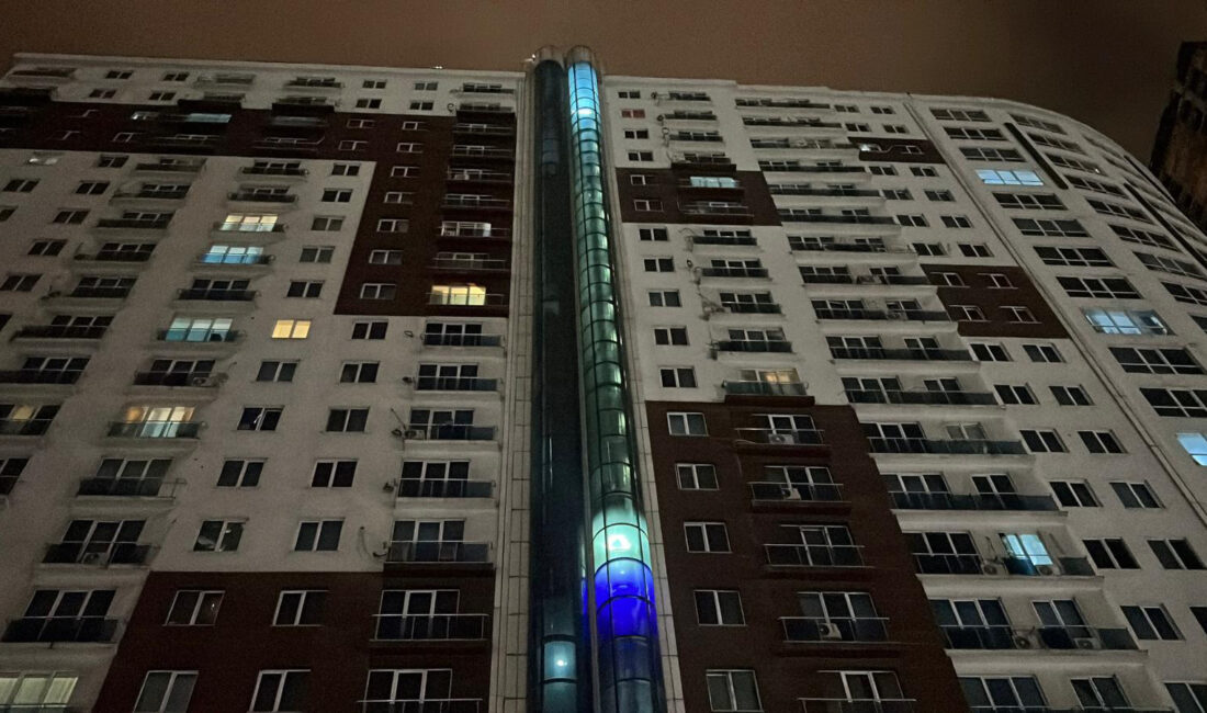 İSTANBUL Esenyurt‘ta bir sitenin bina koridorunda silahla vurulmuş 2 erkek