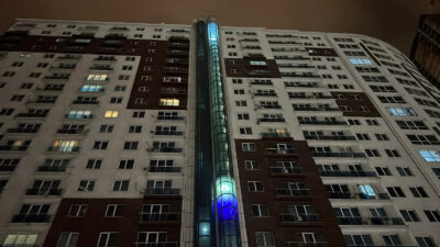 İSTANBUL Esenyurt‘ta bir sitenin bina koridorunda silahla vurulmuş 2 erkek