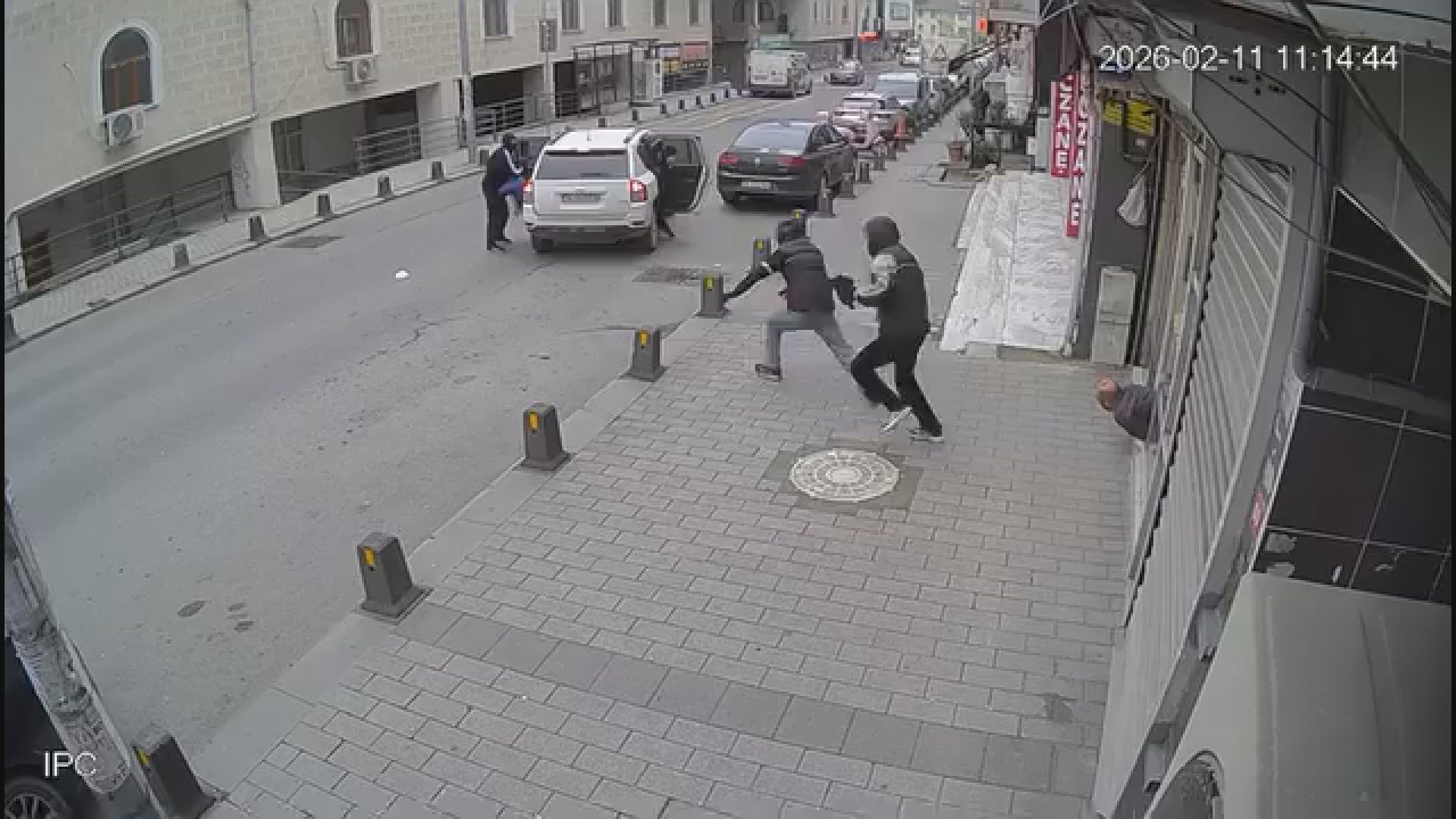 İstanbul Eyüpsultan’da bir kuyumcuya yönelik düzenlenen silahlı soygun girişimi, iş