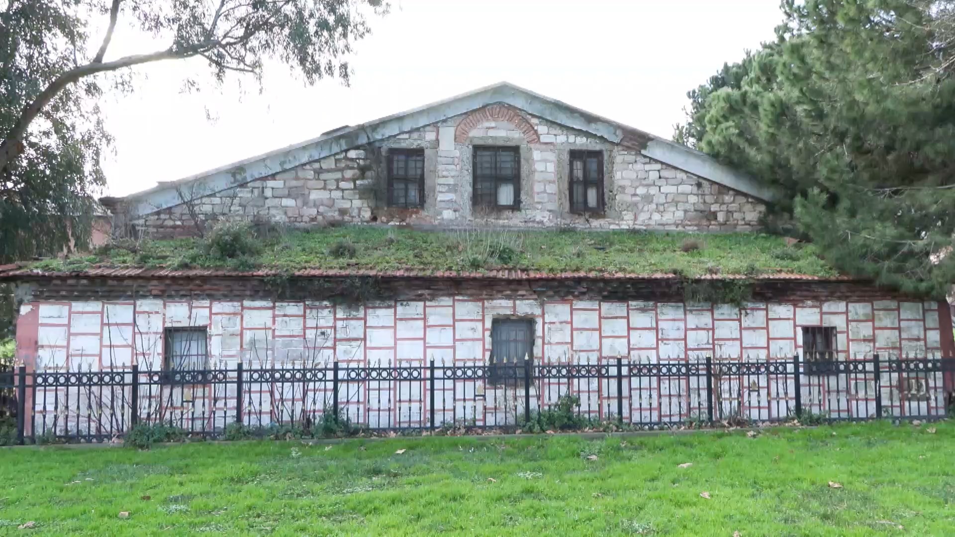 İstanbul’un Fatih ilçesi Balat semtinde bulunan ve 14’üncü yüzyılda inşa