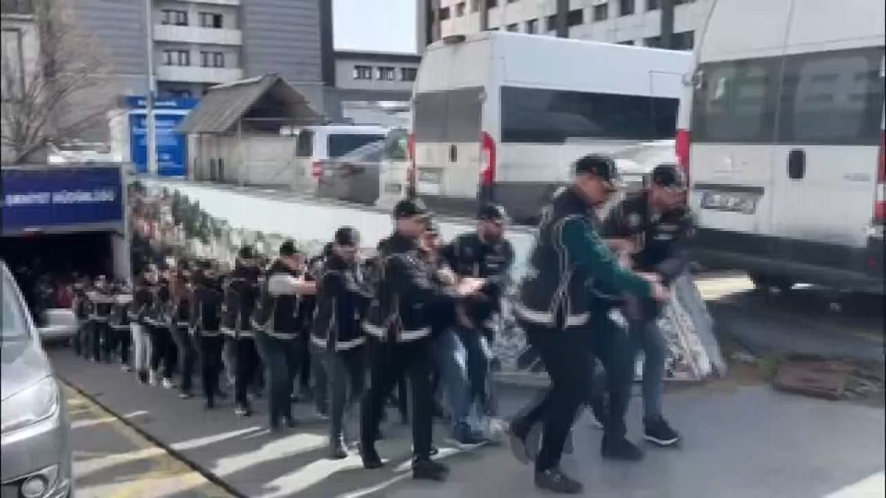 İstanbul Emniyet Müdürlüğü Organize Suçlarla Mücadele Şube Müdürlüğü ekipleri, kent