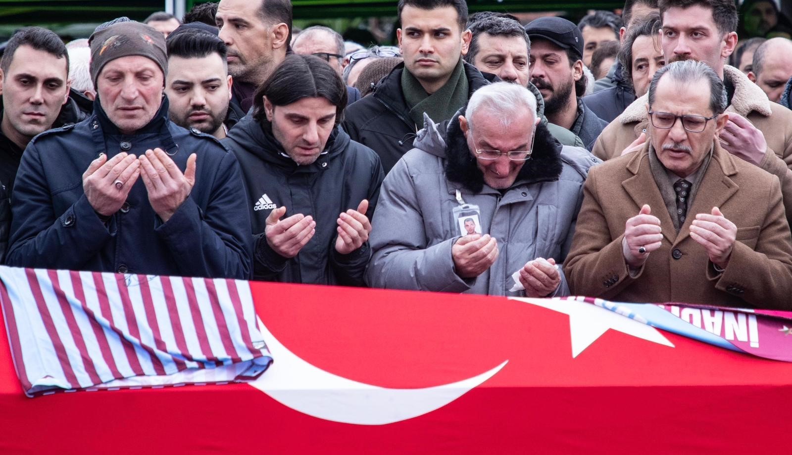 İstanbul Maltepe’de lüks otomobiliyle seyir halindeki çarşı ve mahalle bekçisi