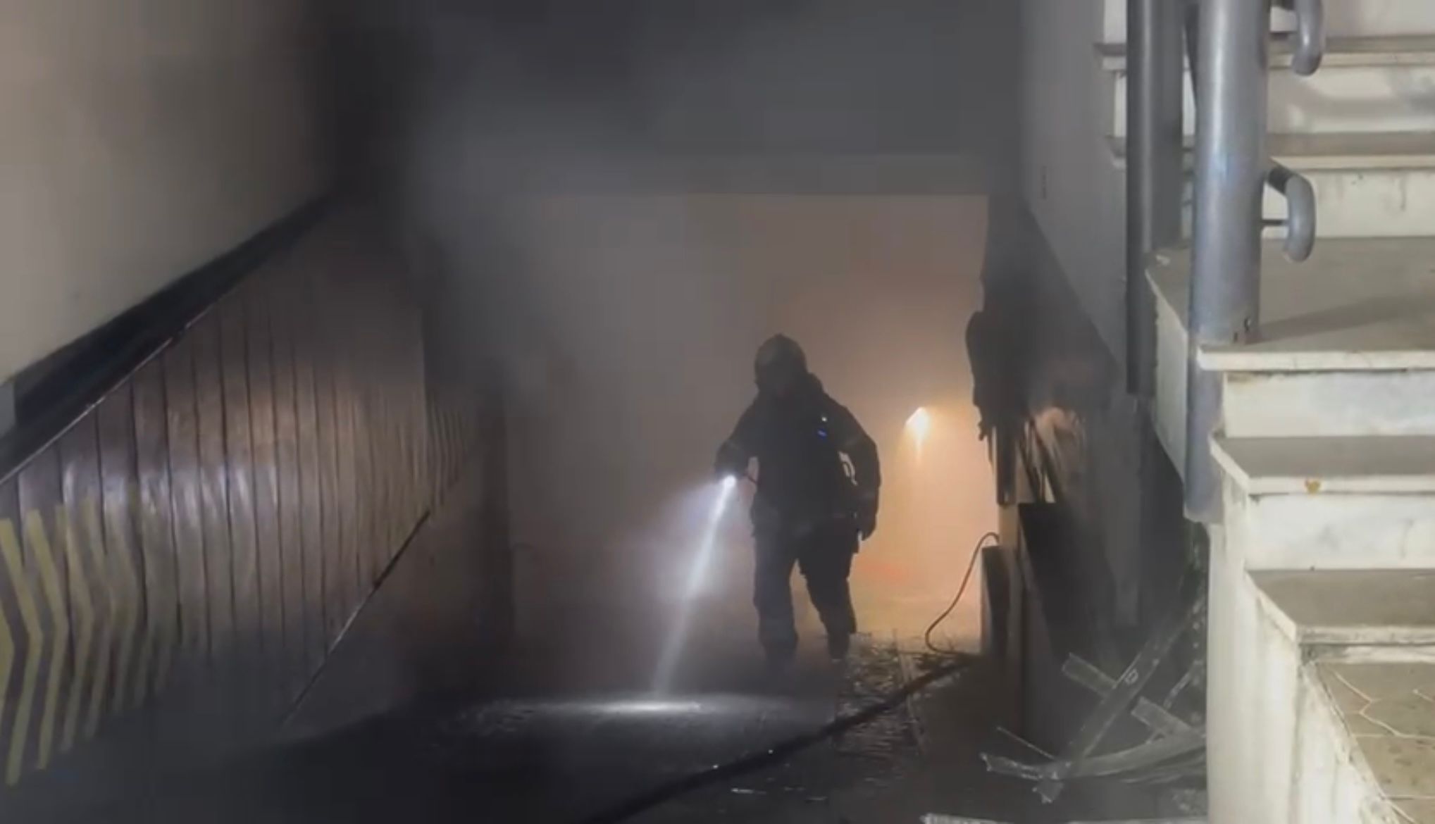 İstanbul Maltepe’de 5 katlı bir binanın bodrum katında bulunan oto