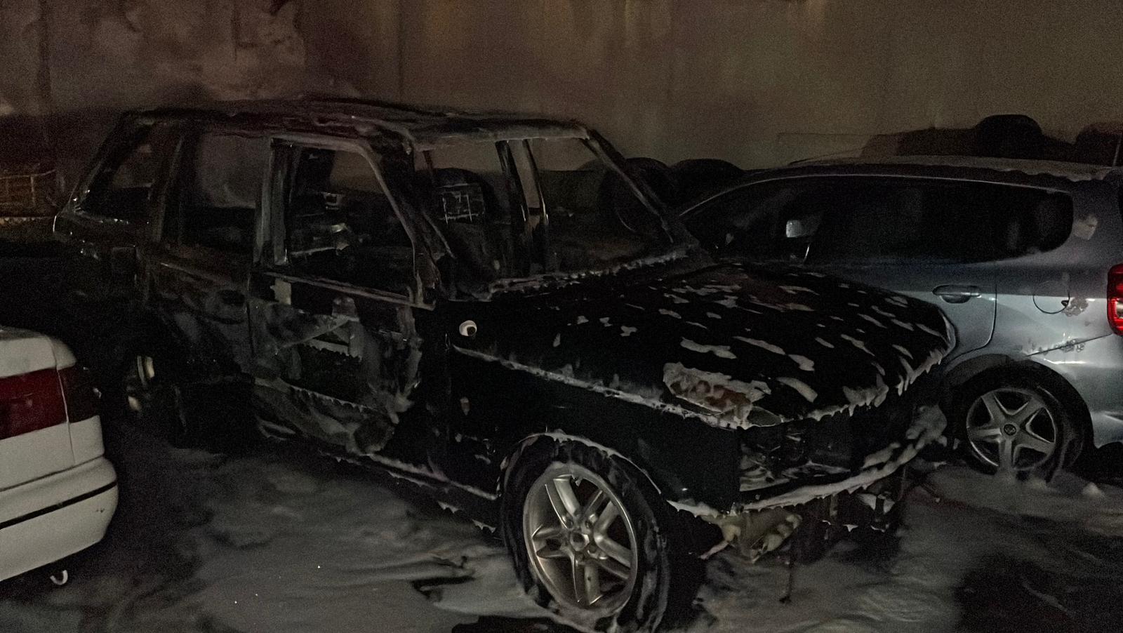  Sarıyer Maslak Atatürk Oto Sanayi’de bir otoparkta çıkan yangında 5