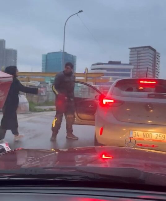 İstanbul’un Pendik ilçesinde dün akşam saatlerinde meydana gelen olayda, trafikte