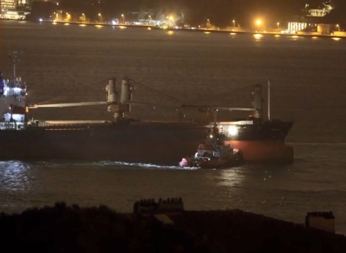 Sarıyer açıklarında 1 Şubat tarihinde karaya oturan ve yoğun uğraşlar