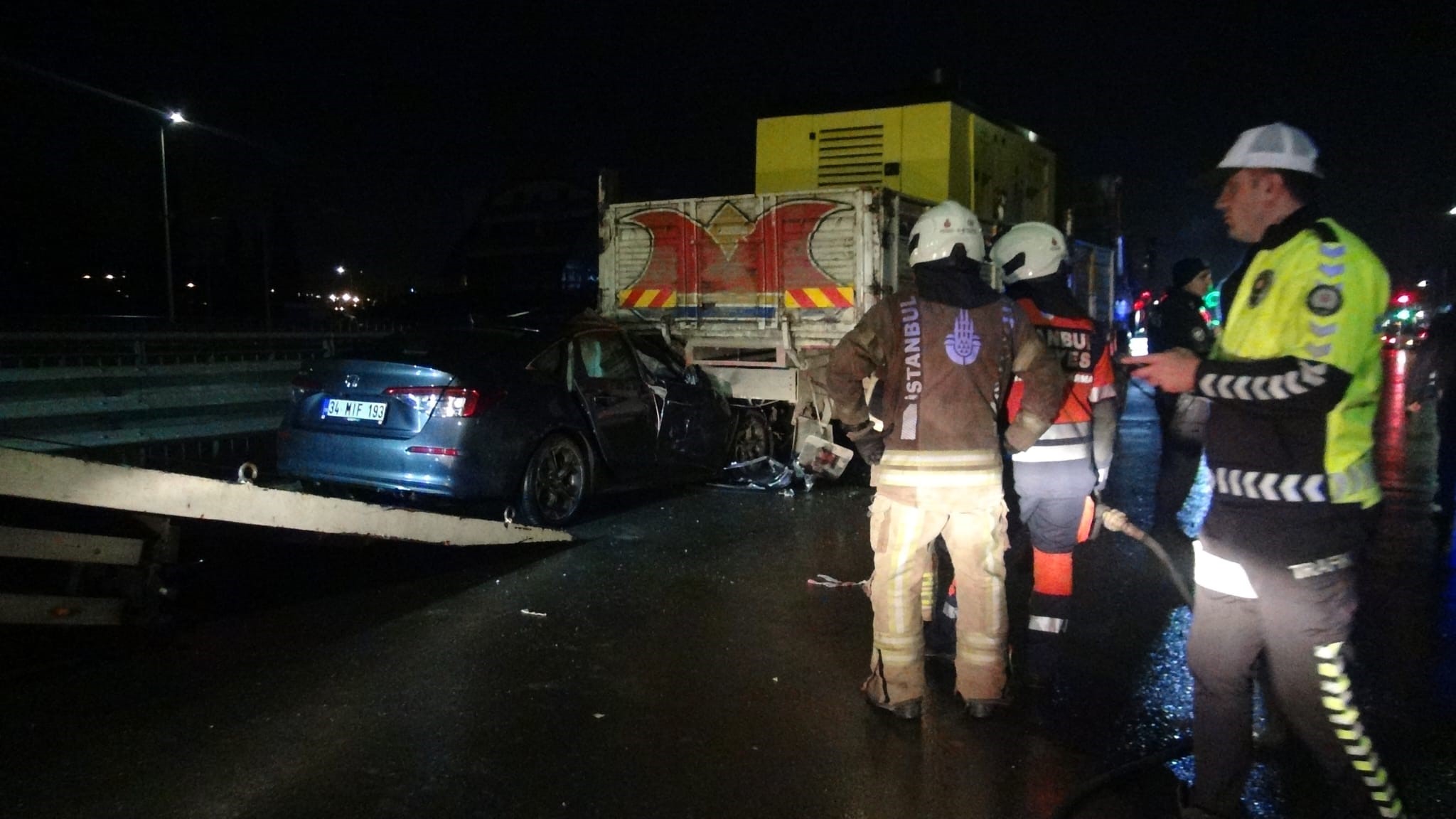 İSTANBUL’un Silivri ilçesinde, seyir halindeyken tekerleği kopan otomobilin kontrolten çıkarak