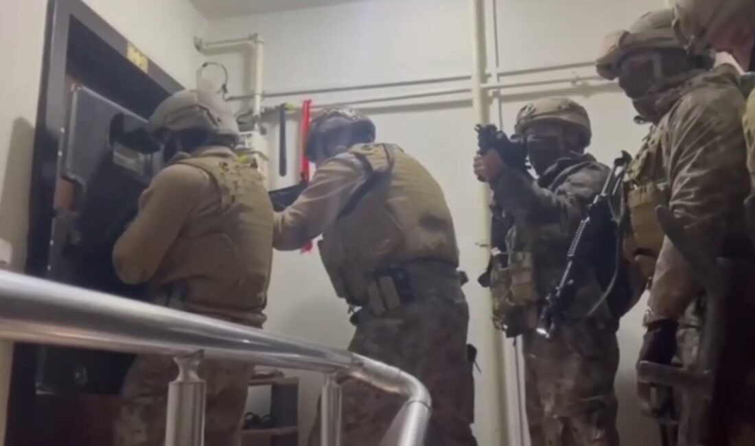 İstanbul Sultanbeyli’de yasadışı silah imalatı yapıldığı belirlenen bir adrese düzenlenen