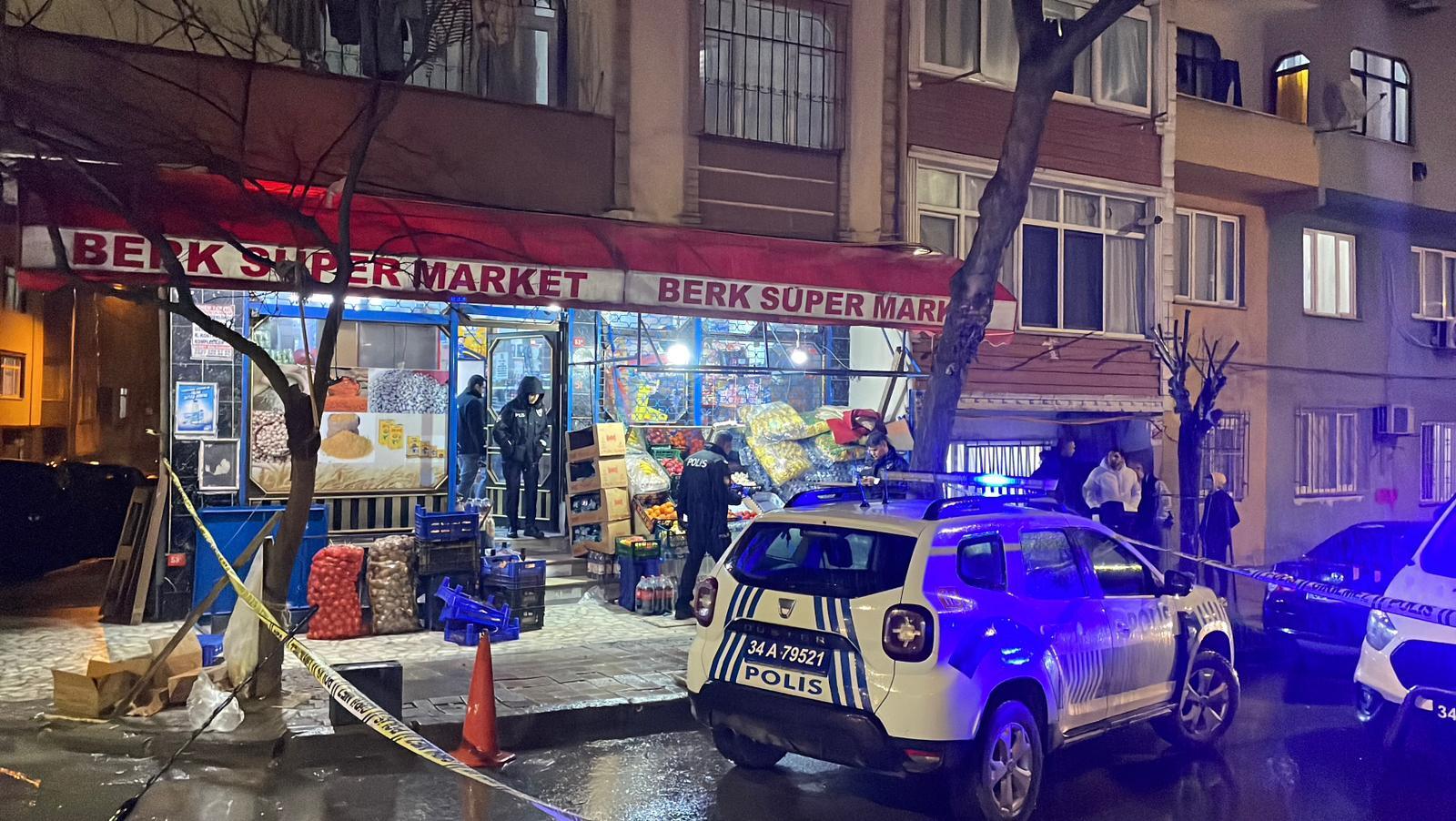 İstanbul Sultangazi’de yüzleri maskeli iki saldırgan, bir markete girerek iş