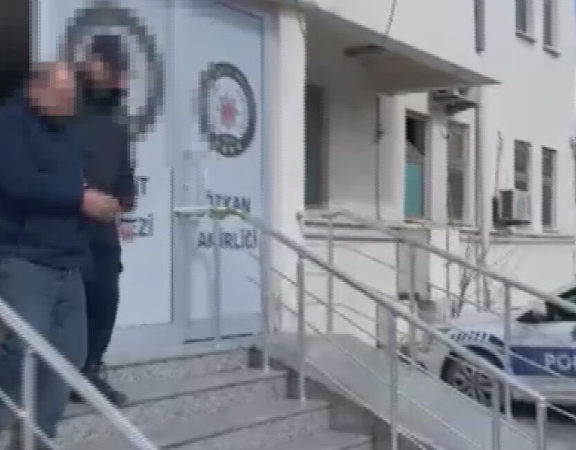 İSTANBUL‘un Sultangazi ilçesinde, öğle namazını bekleyen 75 yaşındaki Abdülselam Dündar,