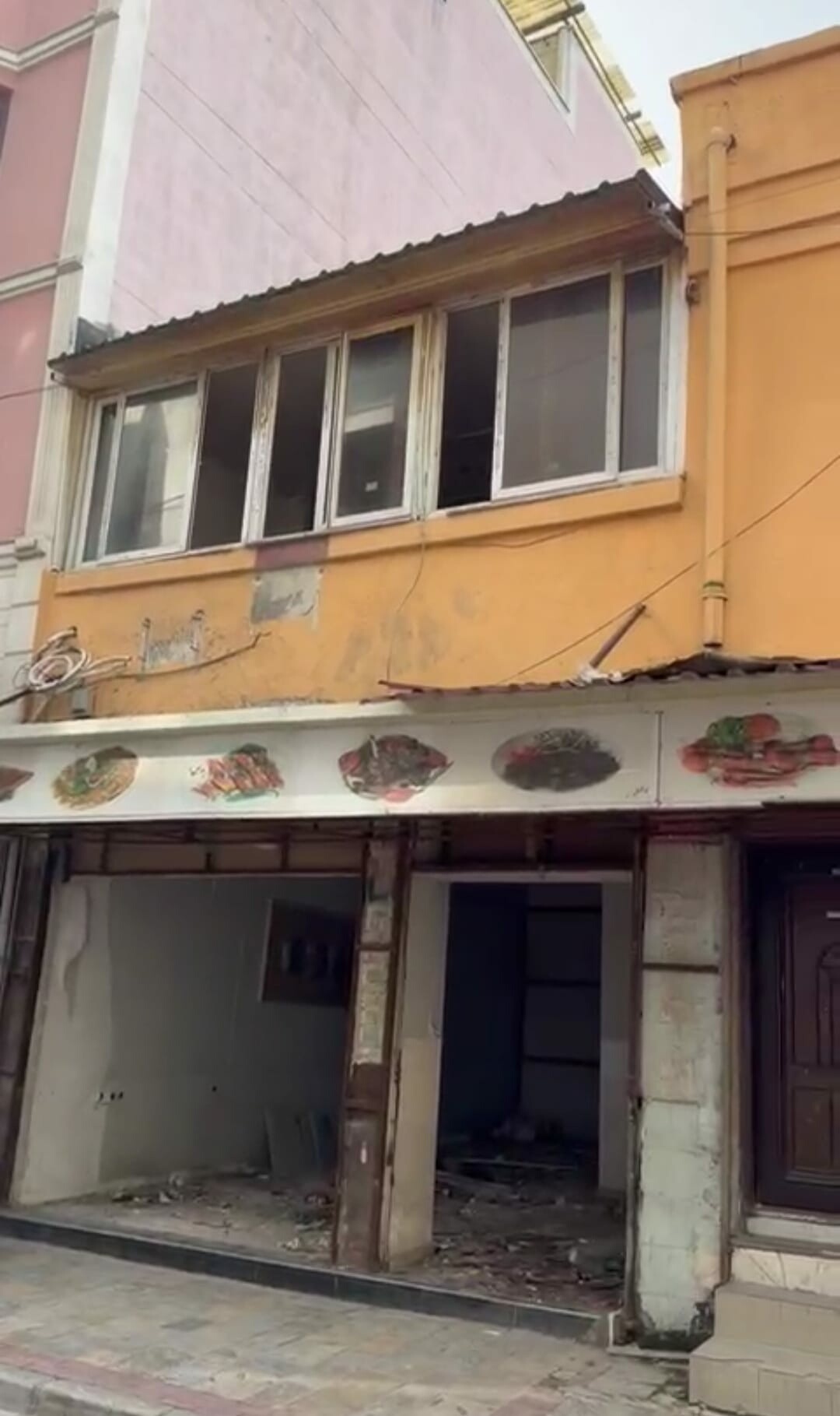 İzmir’in Konak ilçesinde yer alan metruk bir binada meydana gelen