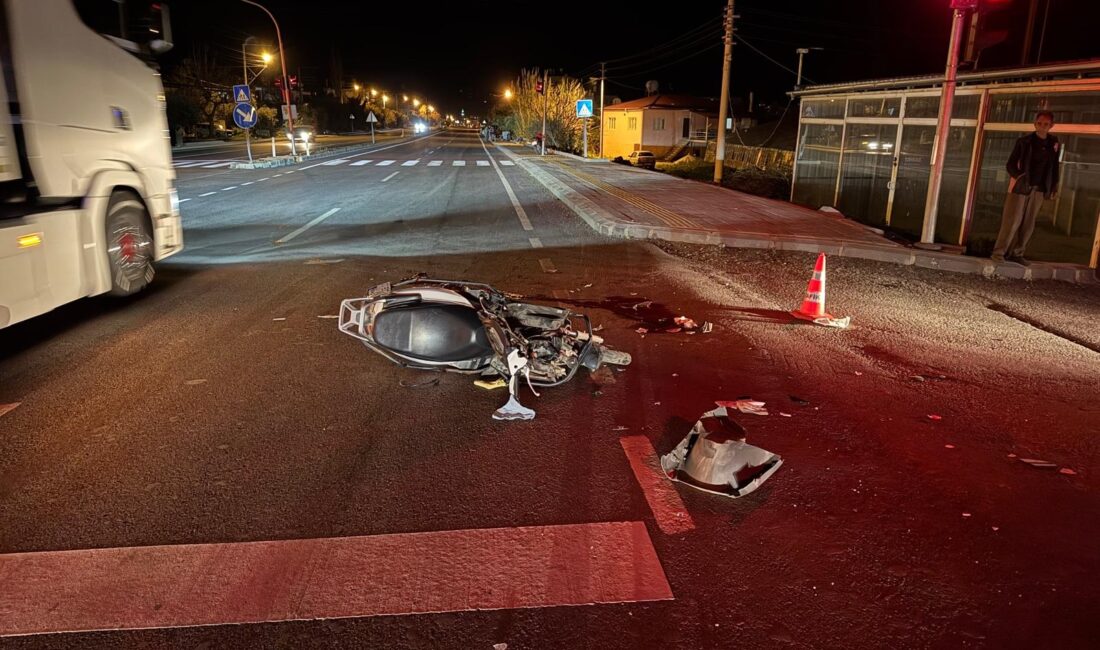 Mersin’in Bozyazı ilçesinde bir kamyonet ile motosikletin çarpışması sonucu meydana