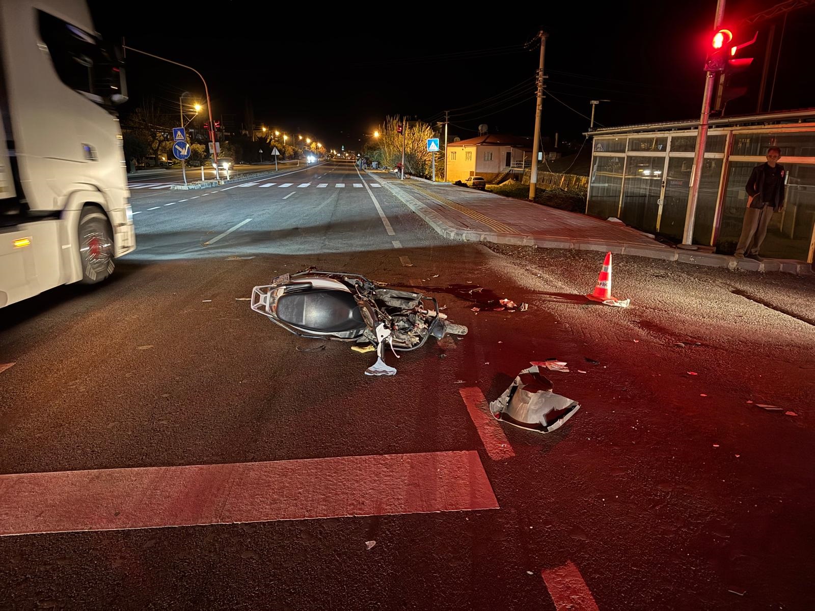 Mersin’in Bozyazı ilçesinde bir kamyonet ile motosikletin çarpışması sonucu meydana