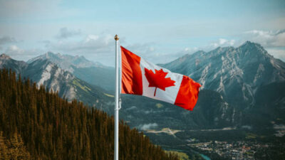 Kanada’nın British Columbia eyaletinde bir okul ve bir eve düzenlenen