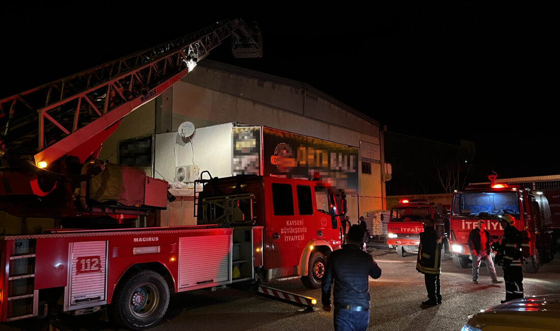 KAYSERİ’nin Kocasinan ilçesinde bir hayvansal yan ürünler tesisinde çıkan yangın,
