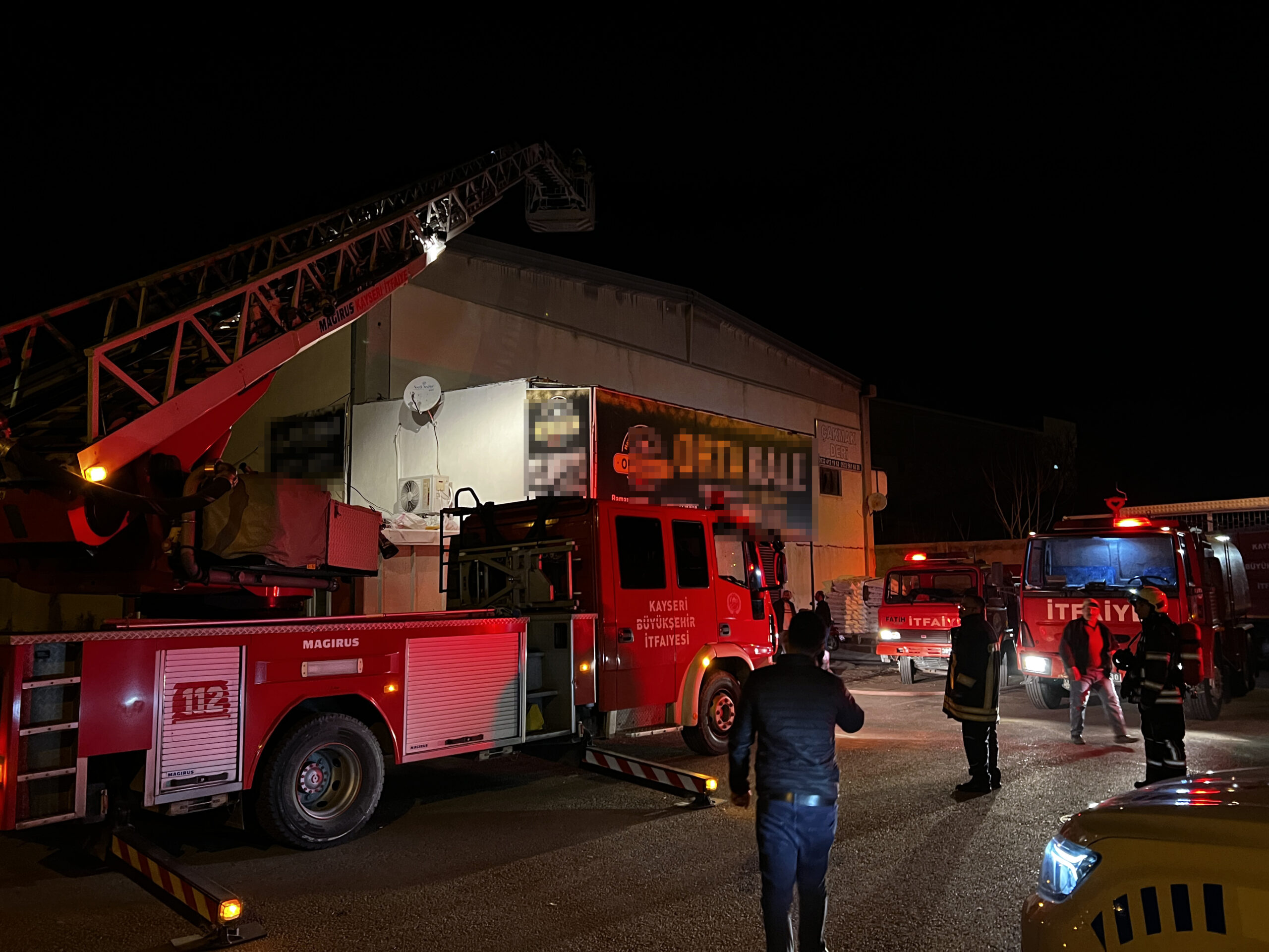 KAYSERİ’nin Kocasinan ilçesinde bir hayvansal yan ürünler tesisinde çıkan yangın,