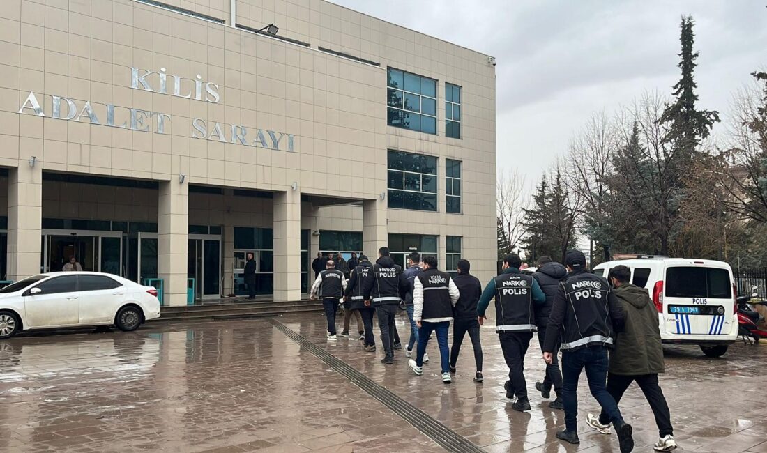 Kilis’te polis ekipleri tarafından uyuşturucu satıcılarına yönelik gerçekleştirilen eş zamanlı