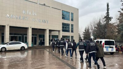 Kilis’te polis ekipleri tarafından uyuşturucu satıcılarına yönelik gerçekleştirilen eş zamanlı