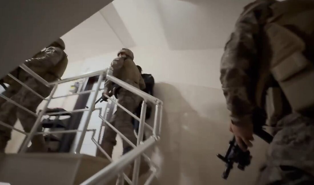 Konya merkezli iki ilçede polis ekipleri tarafından düzenlenen eş zamanlı