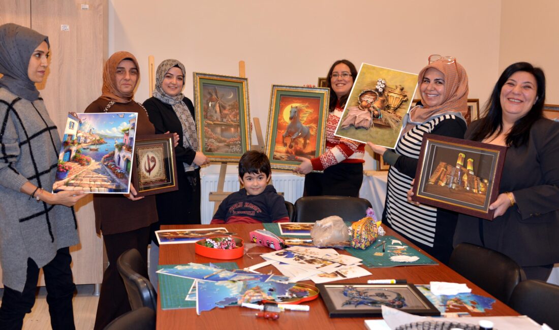 Erzurum‘da el sanatları eğitmeni Elif Küçükkaya öncülüğünde bir araya gelen