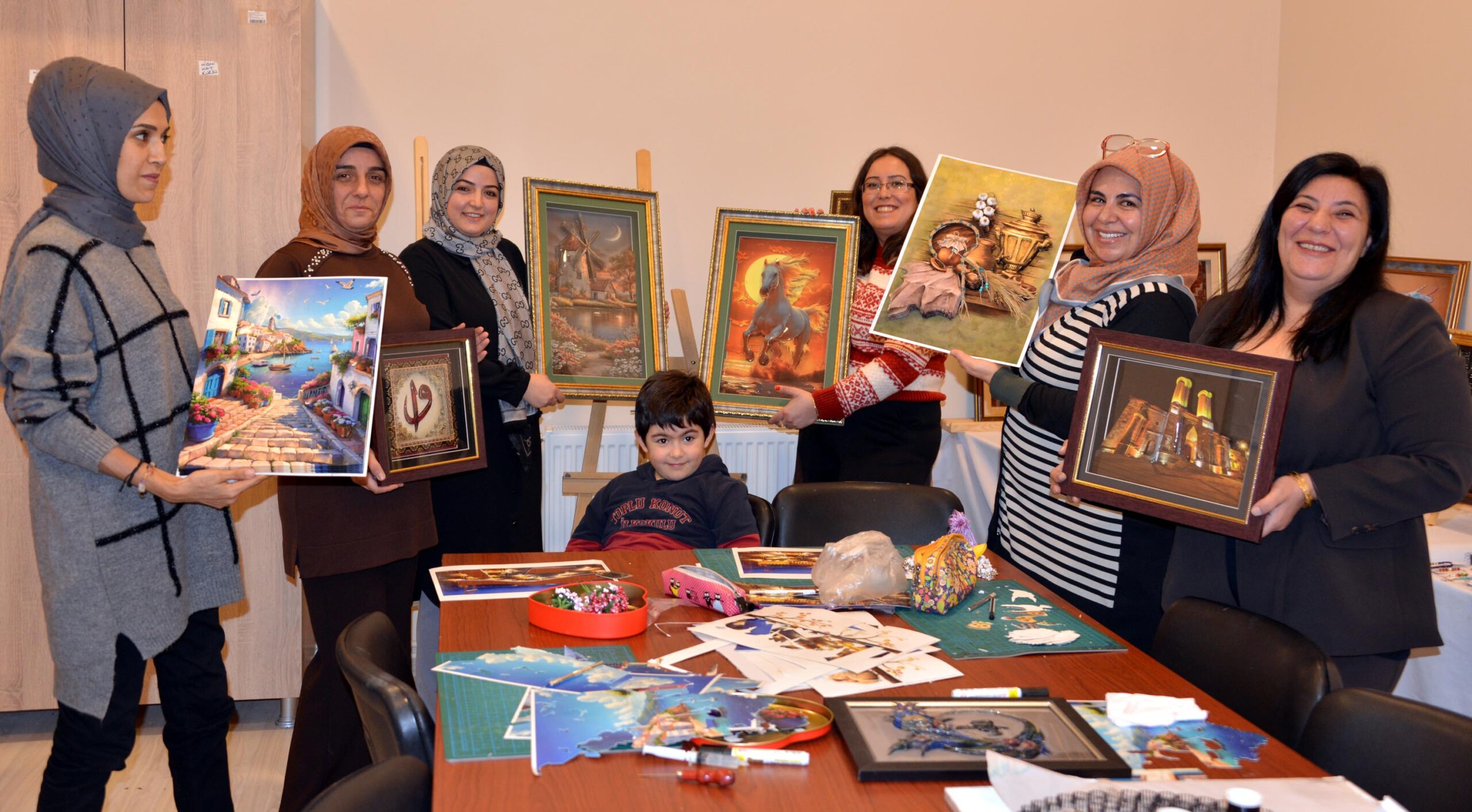Erzurum‘da el sanatları eğitmeni Elif Küçükkaya öncülüğünde bir araya gelen