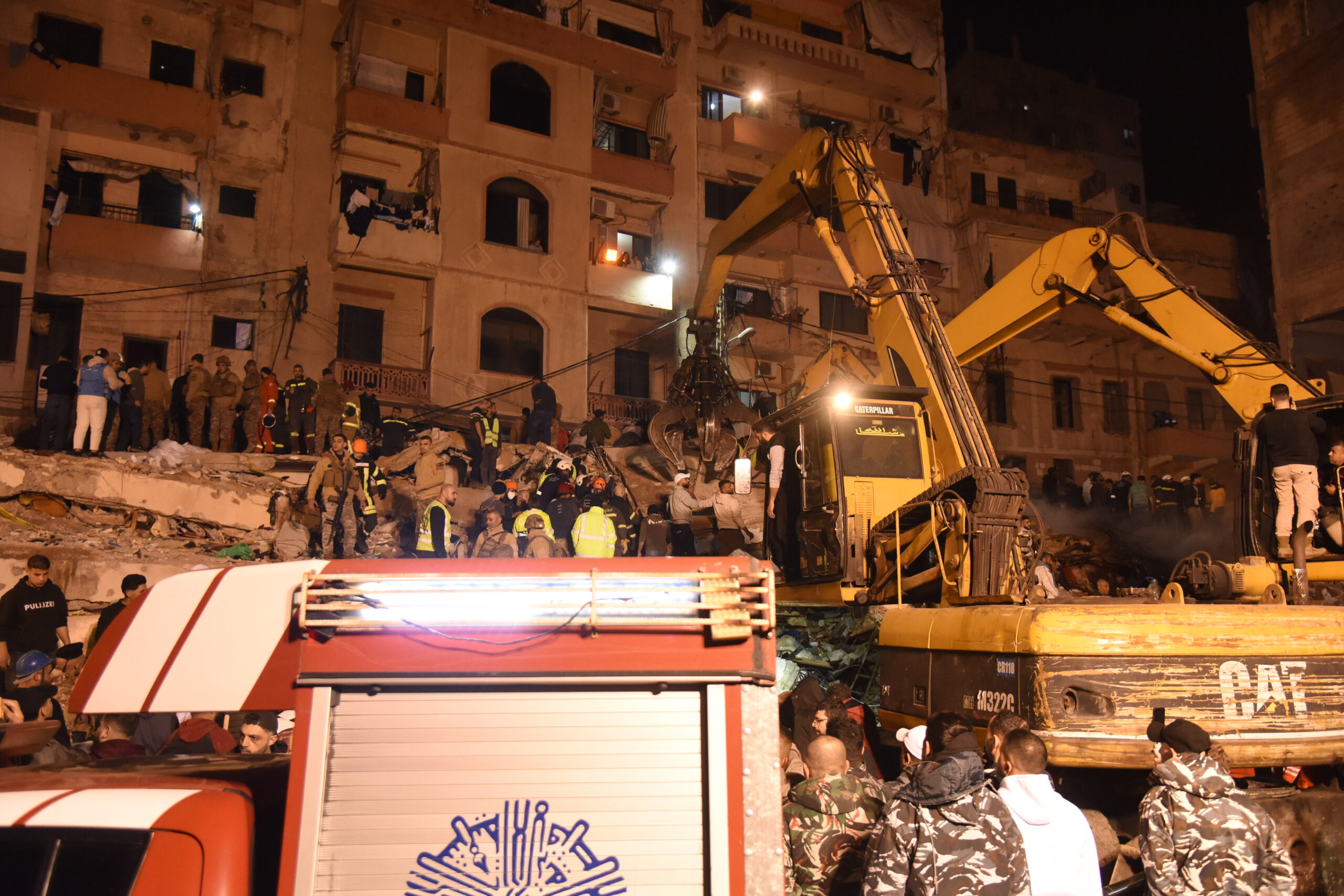 Lübnan’ın kuzeyinde yer alan Trablusşam kentinde birbirine bitişik iki binanın