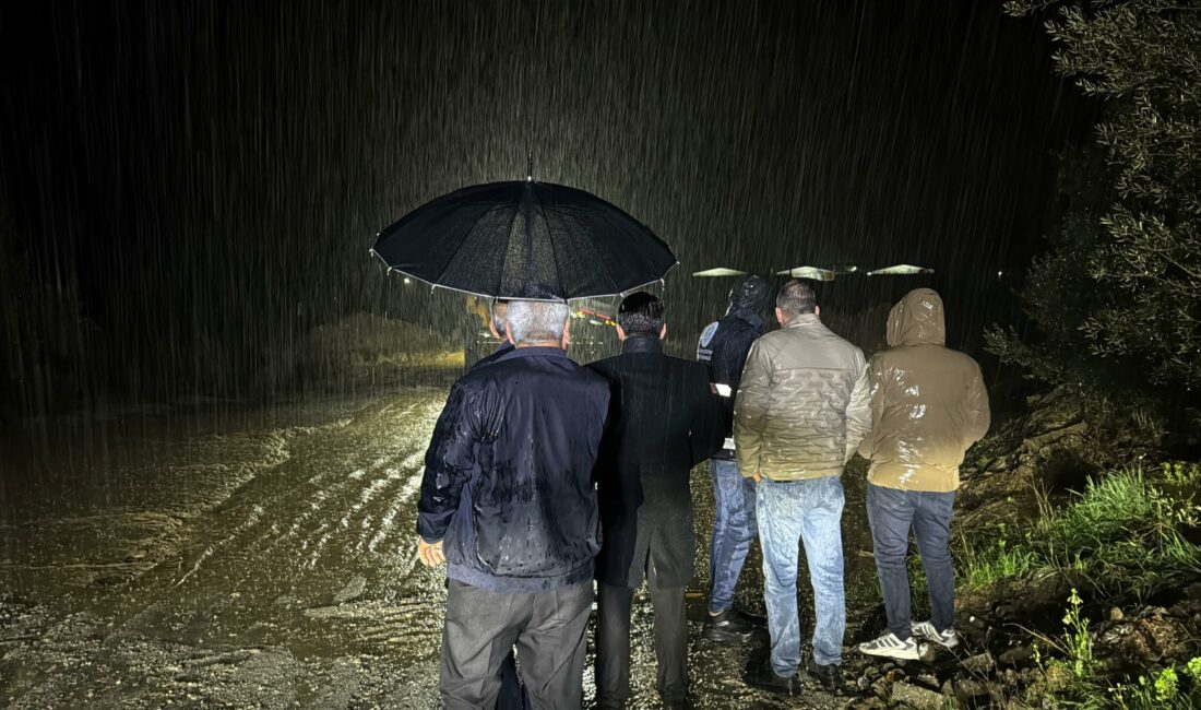Manisa’nın Turgutlu ilçesinde sağanak yağış sonrası su seviyesi aniden yükselen