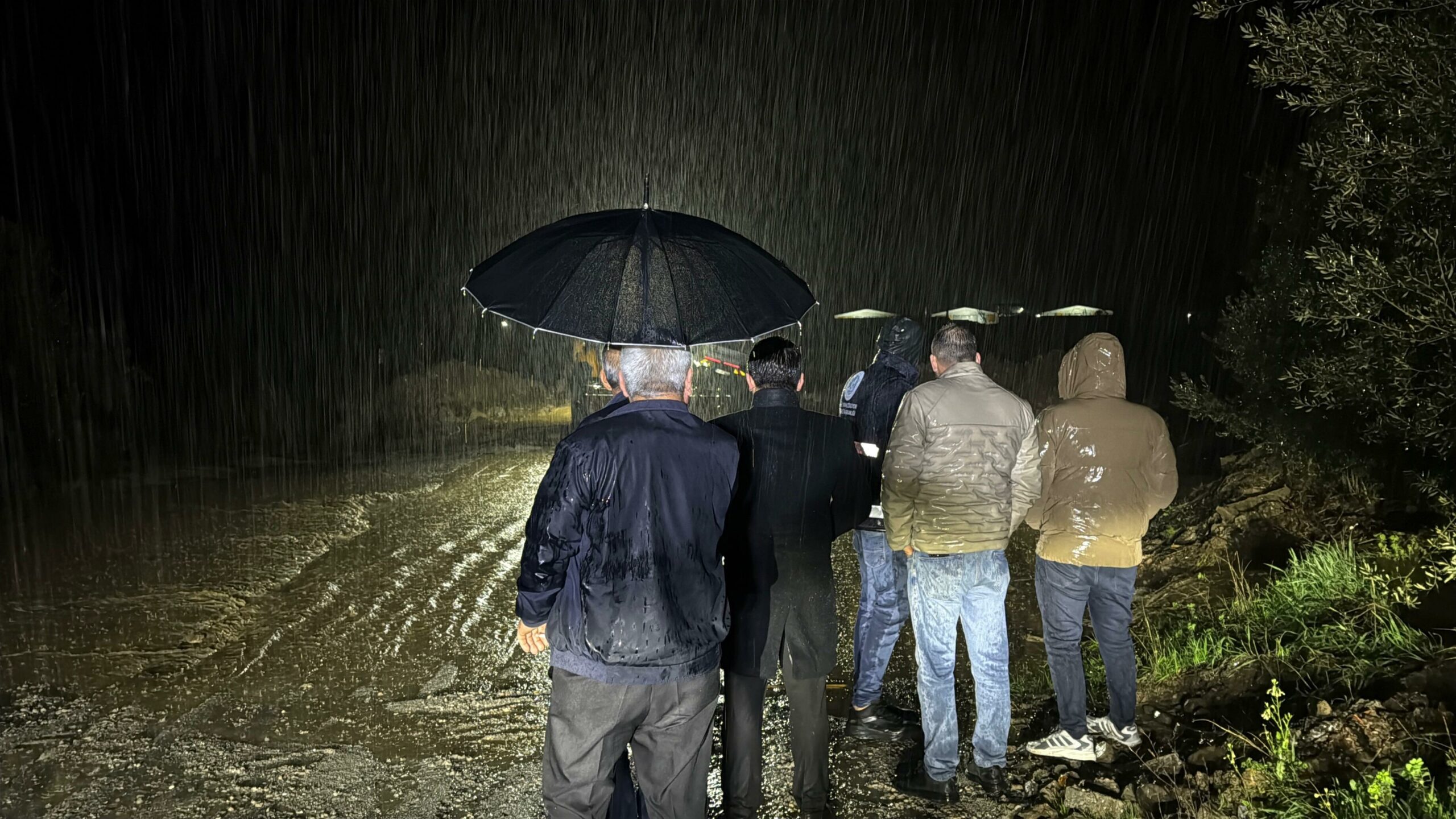 Manisa’nın Turgutlu ilçesinde sağanak yağış sonrası su seviyesi aniden yükselen