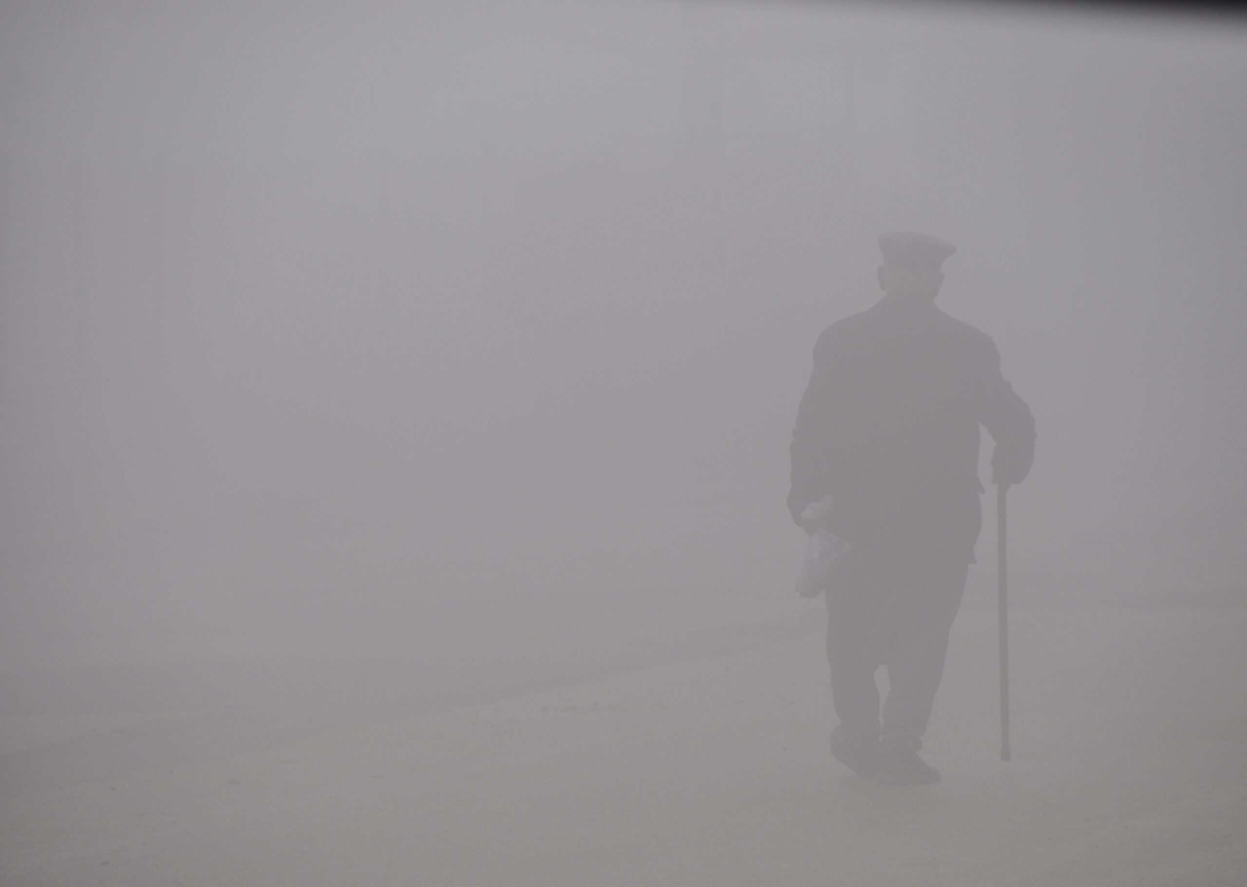  Mardin’de sabah saatlerinden itibaren etkisini gösteren yoğun sis, günlük yaşamı
