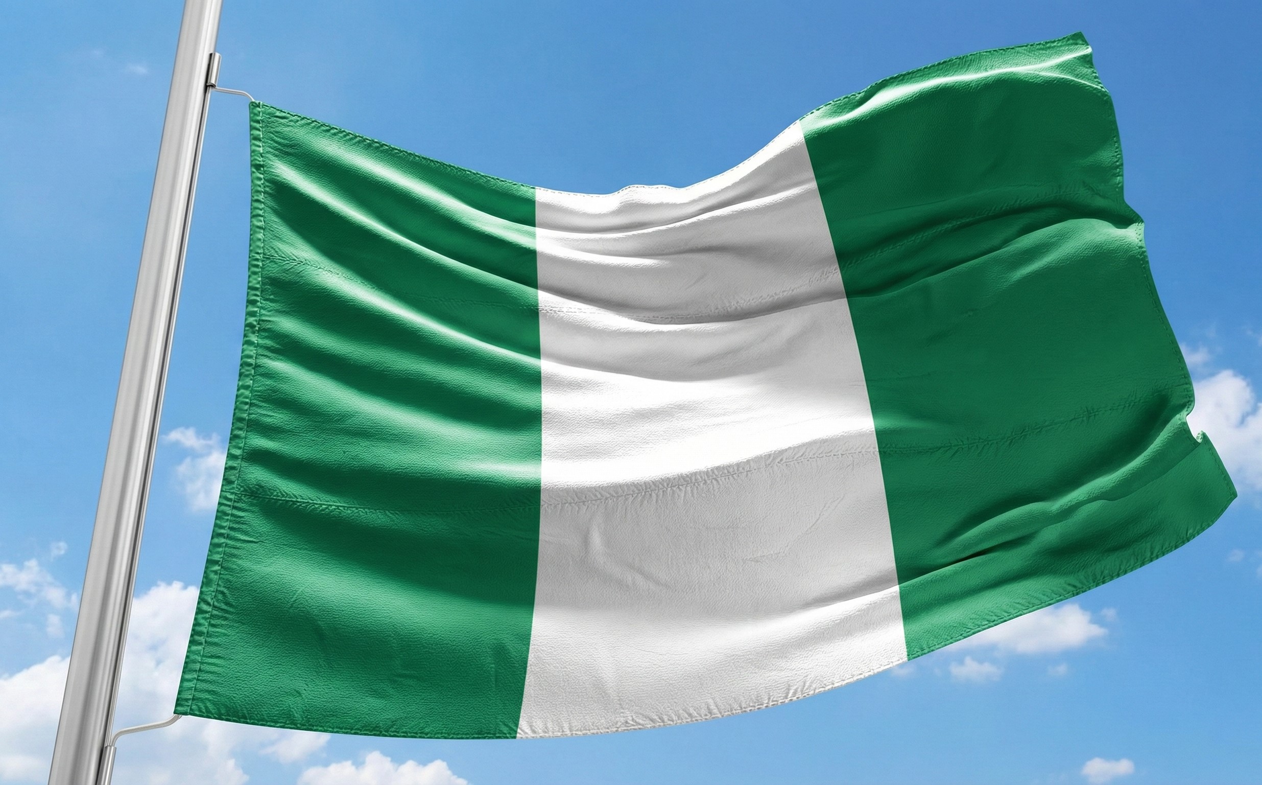 Nijerya’nın kuzeybatısında yer alan Kano eyaletinde, aşırı yüklü bir kamyonun