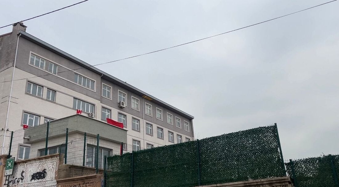 Bursa’nın Yıldırım ilçesinde, ders esnasında aniden fenalaşan 17 yaşındaki lise