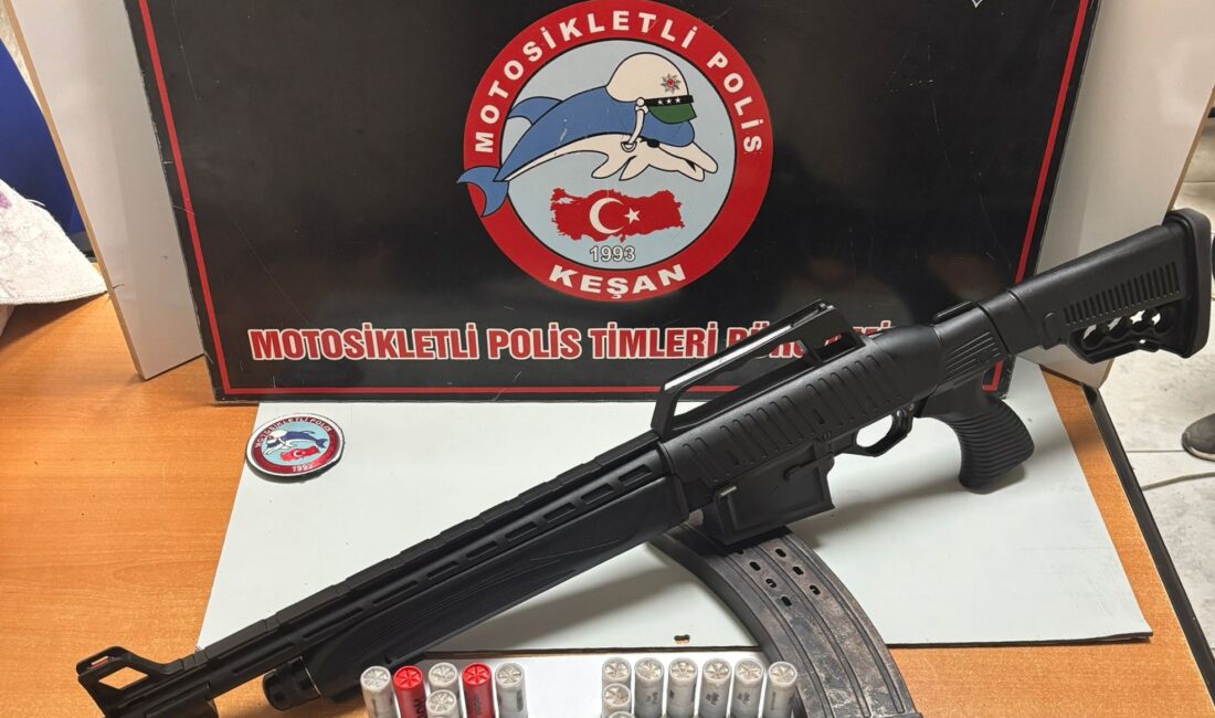 Edirne’nin Keşan ilçesinde polisin şüphe üzerine durdurduğu bir şahsın sırtında
