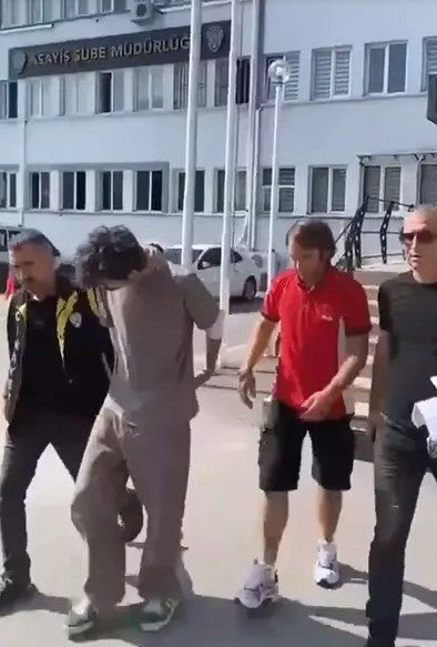 Bursa’da 19 suç kaydı bulunan Bilal Türkmen’in (31) sokak ortasında