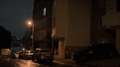 Kocaeli’nin Çayırova ilçesinde emekli polis memuru Salim D., evinin önünde